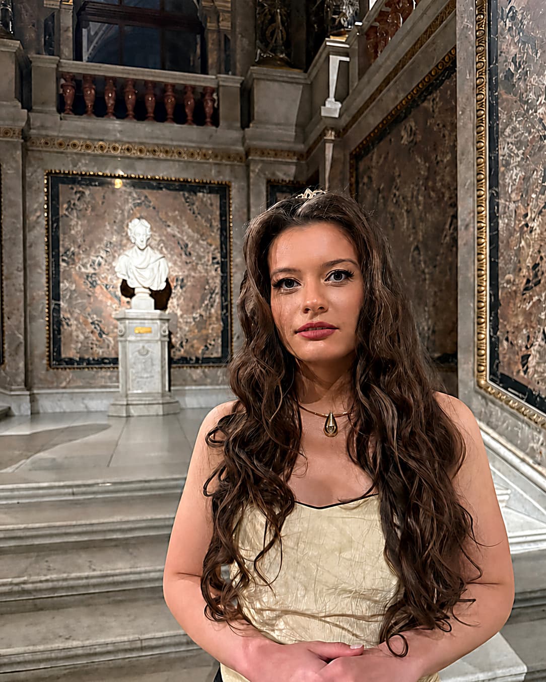 GLORIALLE in a close palace portrait